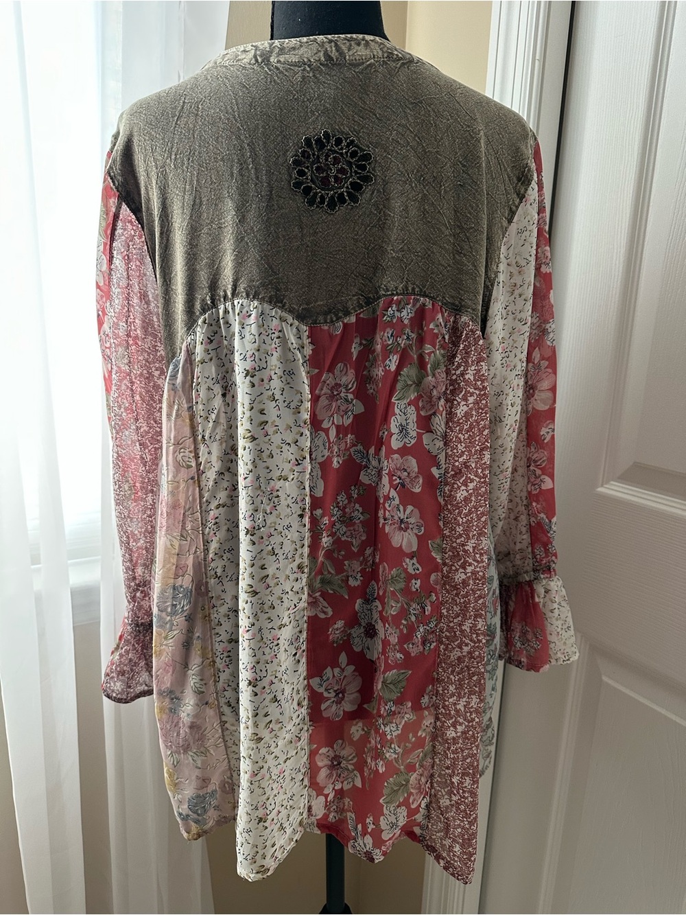 NWOT Young Threads Floral Patchwork Button-Front Blouse - Pink Multi - Picture 5 of 7